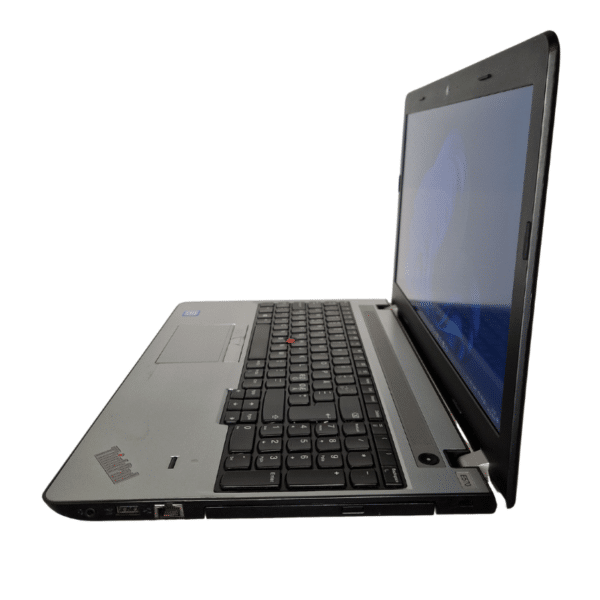 Lenovo ThinkPad E570 | 15,6″ FHD | i5 | 8GB | 256GB SSD | Brugt A - vist fra højre side