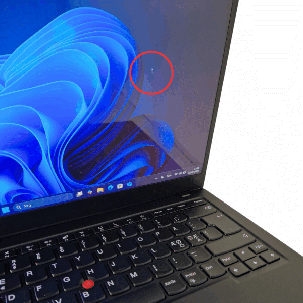 Lenovo ThinkPad X1 Carbon 8. Gen | 14,1″ FHD | I7 | 16GB | 512SSD | Grade B - vist blindspot på mørk skærm hvor den ses